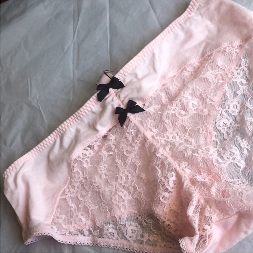 NWT RARE VINTAGE Victoria’s Secret Low Rise Hiphugger. Pink with black bows.